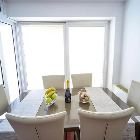 Mahagony Deluxe Apartment
