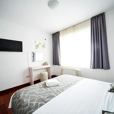 Mahagony Deluxe Apartment *